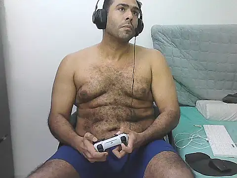 Snapshot of morenocabro10 chatting on April 9, 6:19 am morenocabro10 online show from April 9, 6:19 am