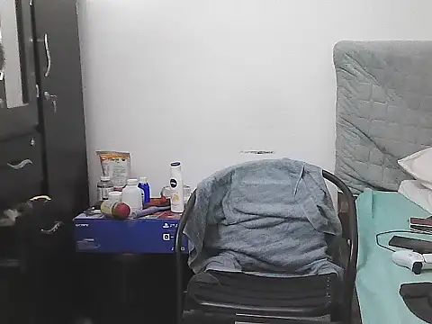 Snapshot of morenocabro10 chatting on April 13, 7:03 am morenocabro10 online show from April 13, 7:03 am