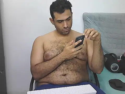 Snapshot of morenocabro10 chatting on April 14, 3:23 am morenocabro10 online show from April 14, 3:23 am