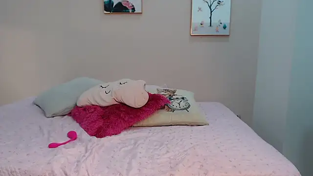 zooombee online show from November 22, 7:35 pm