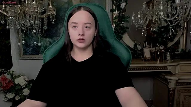 LaraBenson  online show from December 2, 11:15 am