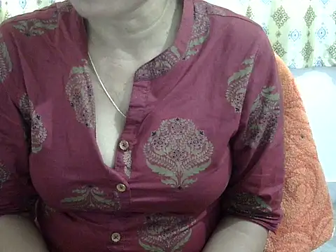 Snapshot of CHAMELI4747 chatting on February 2, 9:08 am CHAMELI4747 online show from February 2, 9:08 am