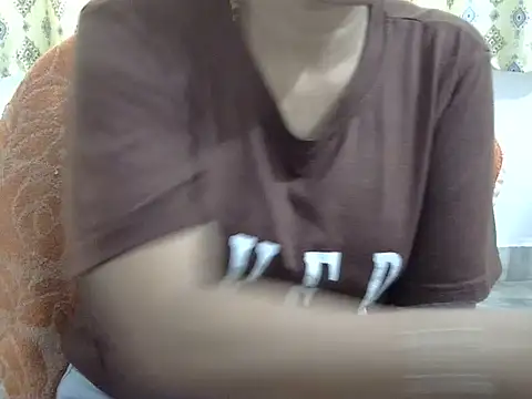 Snapshot of CHAMELI4747 chatting on February 3, 8:30 am CHAMELI4747 online show from February 3, 8:30 am