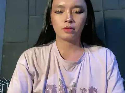 Claudia Johnson online show from November 4, 6:29 pm