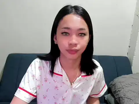 Snapshot of millany69 chatting on February 5, 4:50 am millany69 online show from February 5, 4:50 am