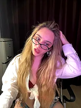 Chloe Ravens online show from October 3, 8:06 pm