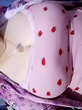 Snapshot of Hnonasix89 chatting on April 3, 11:41 am Hnonasix89 online show from April 3, 11:41 am