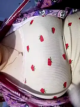 Snapshot of Hnonasix89 chatting on April 4, 11:02 pm Hnonasix89 online show from April 4, 11:02 pm