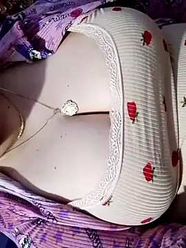 Snapshot of Hnonasix89 chatting on April 6, 12:41 am Hnonasix89 online show from April 6, 12:41 am