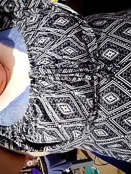 Snapshot of Hnonasix89 chatting on April 10, 11:37 am Hnonasix89 online show from April 10, 11:37 am