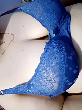 Snapshot of Hnonasix89 chatting on April 11, 8:35 pm Hnonasix89 online show from April 11, 8:35 pm