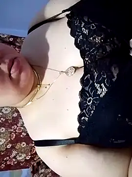 Snapshot of Hnonasix89 chatting on April 15, 8:42 pm Hnonasix89 online show from April 15, 8:42 pm