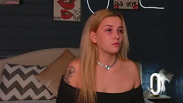 Snapshot of Crystal_Jull chatting on October 31, 1:56 pm Crystal Jull online show from October 31, 1:56 pm