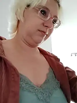 Snapshot of VikaKing chatting on October 16, 9:32 am VikaKing online show from October 16, 9:32 am