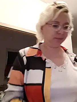 Snapshot of VikaKing chatting on October 19, 7:47 pm VikaKing online show from October 19, 7:47 pm