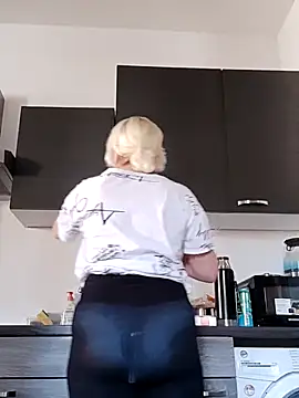 Snapshot of VikaKing chatting on October 30, 12:39 pm VikaKing online show from October 30, 12:39 pm