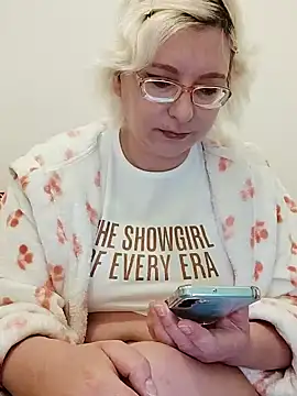 Snapshot of VikaKing chatting on November 4, 4:11 am VikaKing online show from November 4, 4:11 am