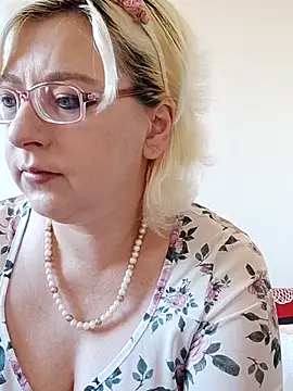 Snapshot of VikaKing chatting on November 7, 8:03 am VikaKing online show from November 7, 8:03 am