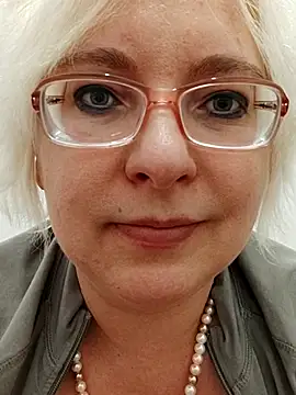 Snapshot of VikaKing chatting on November 17, 9:09 pm VikaKing online show from November 17, 9:09 pm