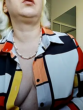 Snapshot of VikaKing chatting on November 22, 10:47 am VikaKing online show from November 22, 10:47 am