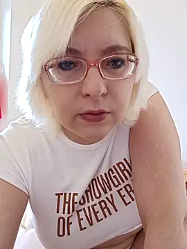 Snapshot of VikaKing chatting on November 30, 11:47 am VikaKing online show from November 30, 11:47 am