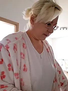 Snapshot of VikaKing chatting on December 2, 9:25 am VikaKing online show from December 2, 9:25 am