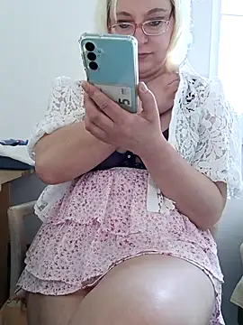 Snapshot of VikaKing chatting on December 15, 12:53 pm VikaKing online show from December 15, 12:53 pm