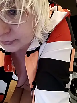 Snapshot of VikaKing chatting on December 16, 5:07 pm VikaKing online show from December 16, 5:07 pm