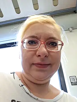 Snapshot of VikaKing chatting on January 6, 10:08 am VikaKing online show from January 6, 10:08 am