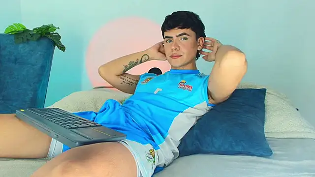 CamiiGuzmanX online show from November 28, 8:55 pm