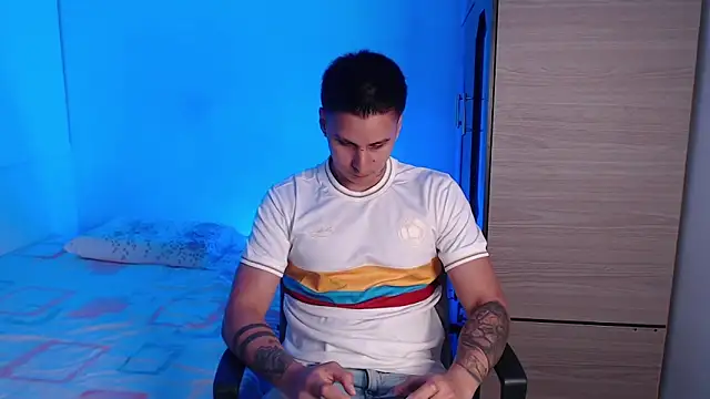 Snapshot of valentinosex1 chatting on October 8, 9:45 pm valentinosex1 online show from October 8, 9:45 pm