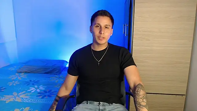 Snapshot of valentinosex1 chatting on November 13, 7:13 pm valentinosex1 online show from November 13, 7:13 pm