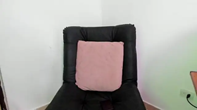 axel davis  online show from December 16, 12:21 pm