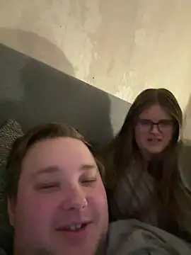 Snapshot of CurvyPaar2 chatting on February 17, 6:14 pm CurvyPaar2 online show from February 17, 6:14 pm