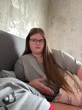 Snapshot of CurvyPaar2 chatting on February 18, 10:11 am CurvyPaar2 online show from February 18, 10:11 am