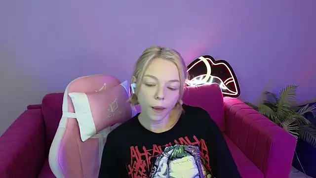 MillaHolt online show from September 13, 1:38 am