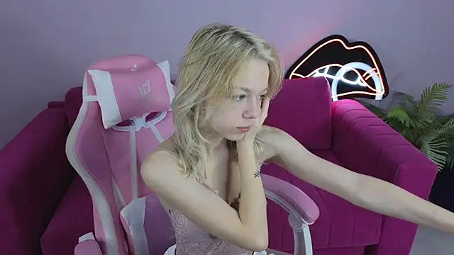 MillaHolt online show from September 16, 1:17 am