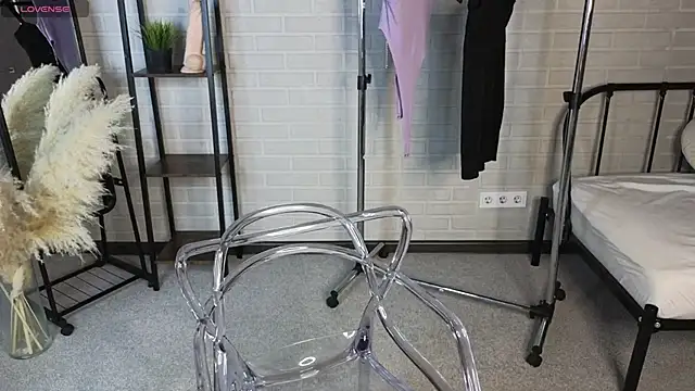 MillaHolt online show from October 1, 1:33 am