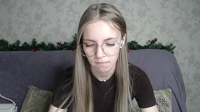 HitGyrl online show from December 21, 1:02 am