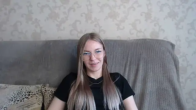 HitGyrl online show from June 14, 2:24 am