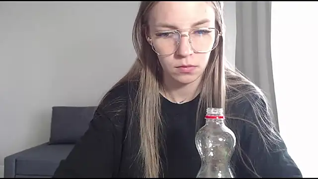HitGyrl online show from July 5, 7:37 am