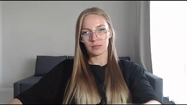 HitGyrl online show from July 8, 7:13 am
