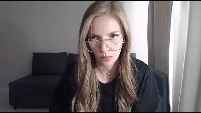 HitGyrl online show from July 15, 7:13 am