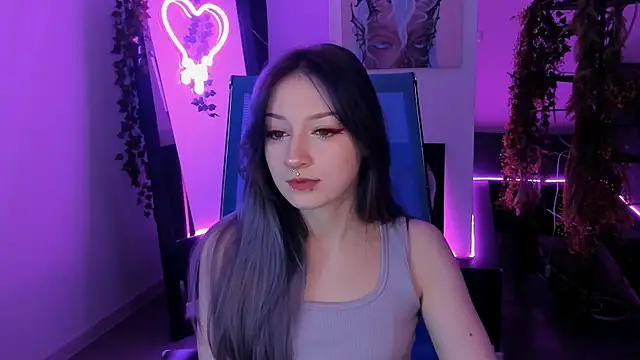 Snapshot of LiliLuna chatting on September 12, 9:31 am LiliLuna online show from September 12, 9:31 am