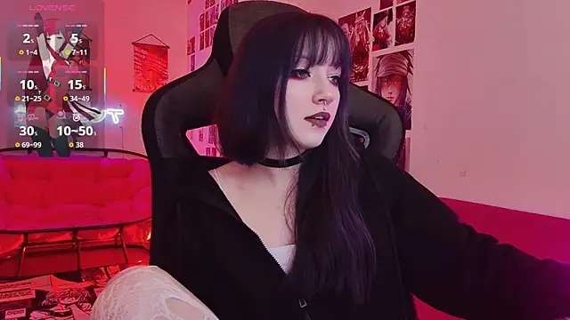 LiliLuna online show from December 16, 1:05 pm