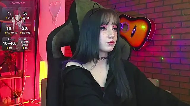 LiliLuna online show from February 12, 4:35 pm