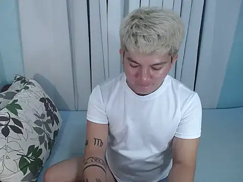 Snapshot of Fuckboii_intown chatting on November 20, 4:51 pm Fuckboii intown online show from November 20, 4:51 pm