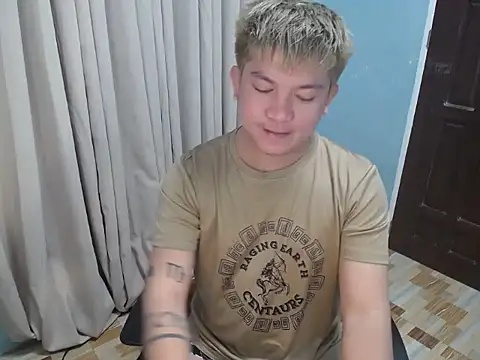 Snapshot of Fuckboii_intown chatting on December 23, 10:02 am Fuckboii intown online show from December 23, 10:02 am