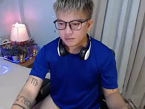 Snapshot of Fuckboii_intown chatting on July 8, 8:41 am Fuckboii intown online show from July 8, 8:41 am