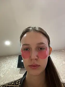 ElliRose online show from February 3, 10:20 am